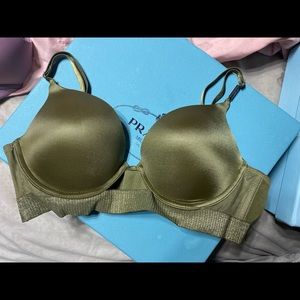 Victoria Secret Very Sexy Push Up Bra 34B